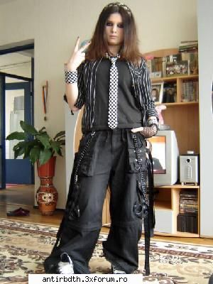 Poze cu voi&Prezentari - hallo......sunt foxy tg-jiu 16 ani..anti - All about us