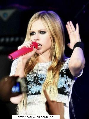 avril lavigne!!! - anti-rbd - Hai sa vorbim despre altceva@